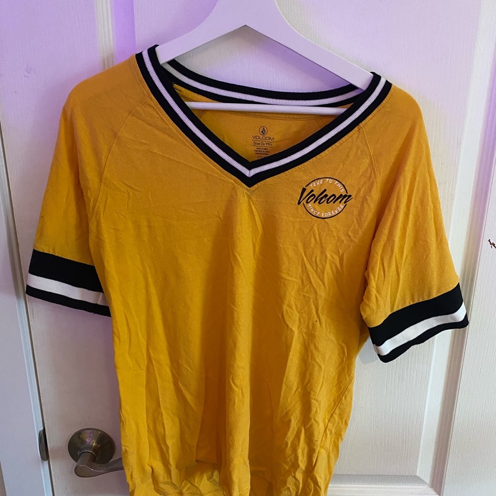 yellow/black/white short sleeve tee - size small but fits like a medium